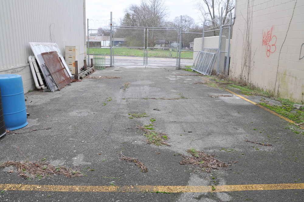 Office-Retail and Warehouse on Hixson PIke: 5424 Hixson Pike, Hixson, TN 37343